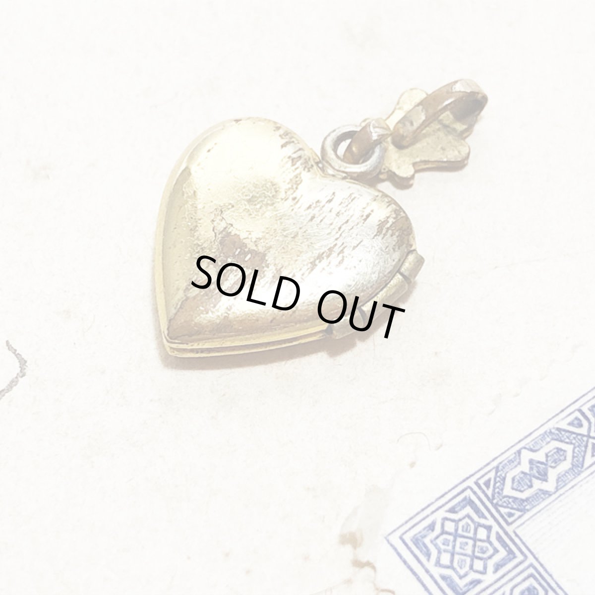 画像7:  12K 手彫り花装飾の美しいヴィンテージハートのロケットペンダント トップ (7)