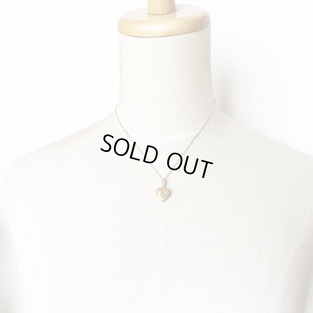 画像8:  12K 手彫り花装飾の美しいヴィンテージハートのロケットペンダント トップ (8)