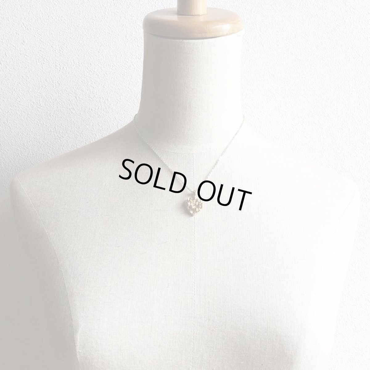 画像6:  ビンテージコスチュームジュエリー ブロックハートのペンダントトップ  (6)