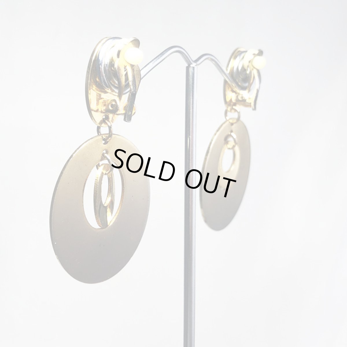 画像6: 光を味方にする柔らかな輝き 1970年代 オーバルリング イヤリング クリップ式  (6)