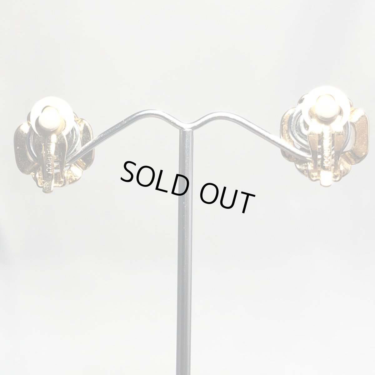 画像8: 運命を変えるヴィンテージイヤリング 刻印NINA RICCIニナリッチ 1970s  クリップ式   NR  (8)