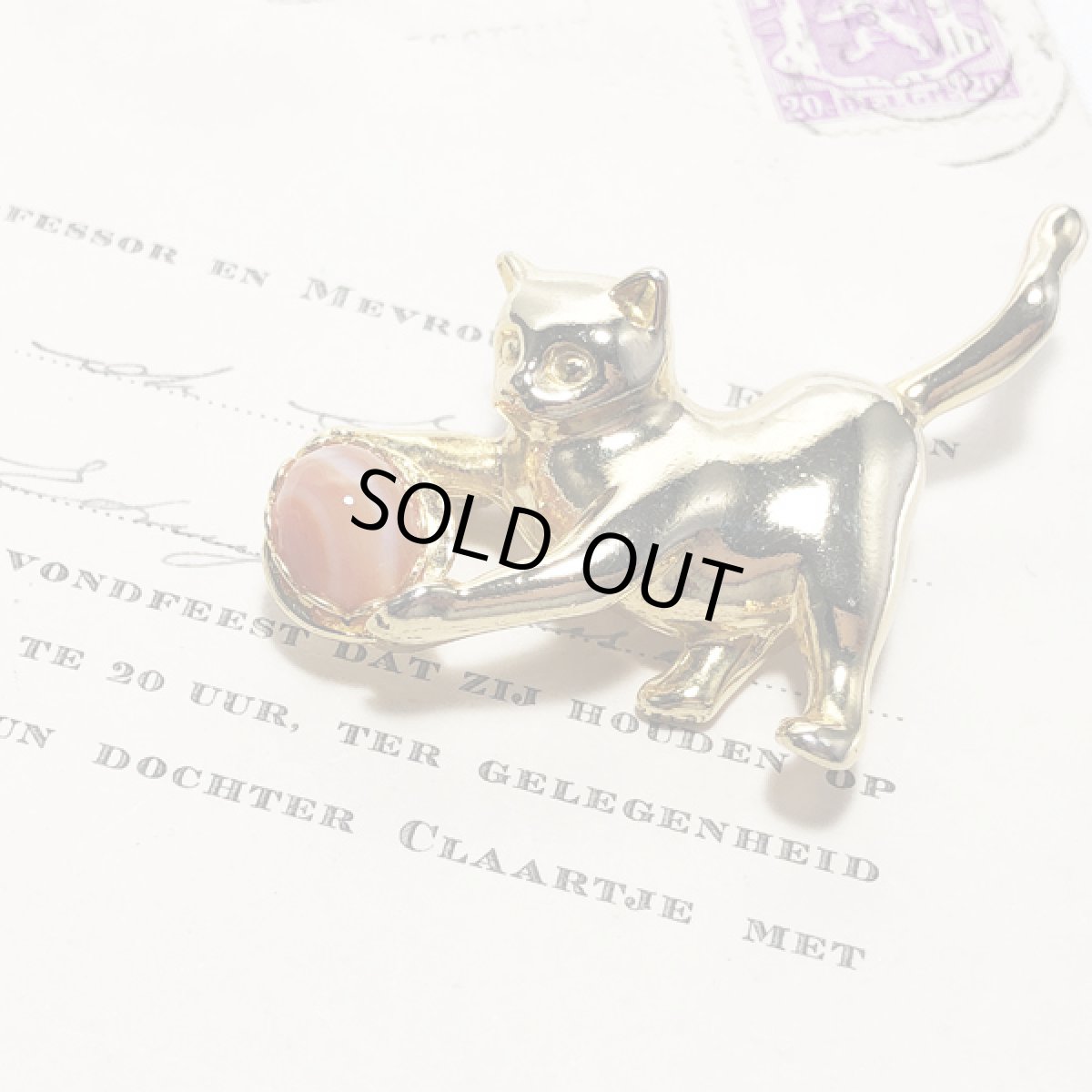 画像4:  イギリス ヴィンテージジュエリー ボールで遊ぶ CAT 猫ブローチ (4)