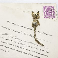 画像2: 英国ヴィンテージジュエリー しっぽの長い猫 CAT 猫ブローチ (2)