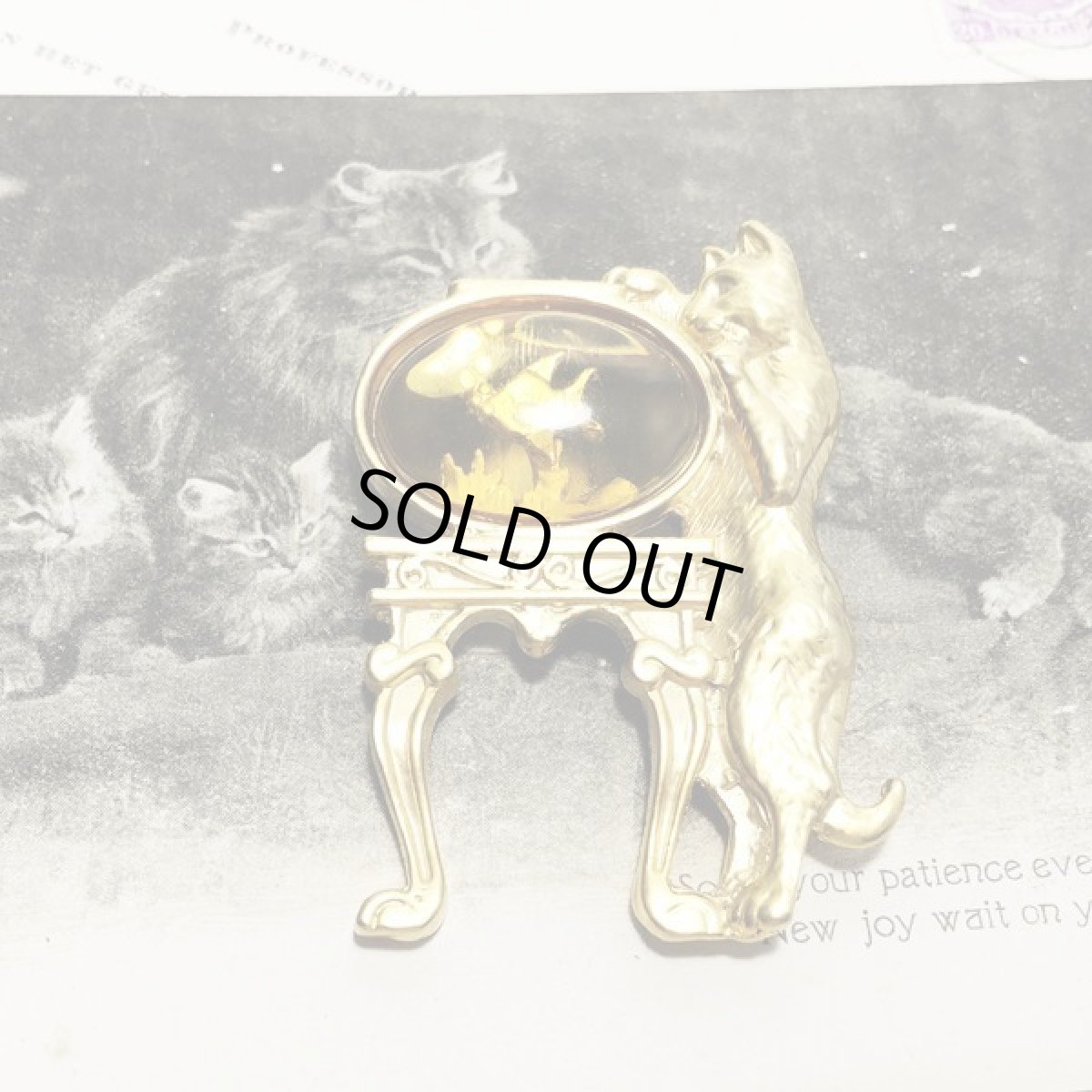 画像2: 英国ヴィンテージジュエリー 金魚鉢と猫 CAT 猫ブローチ (2)