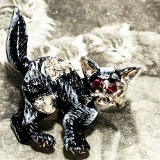 画像1: 英国ヴィンテージジュエリー エナメル細工 黒白猫 CAT ねこブローチ (1)