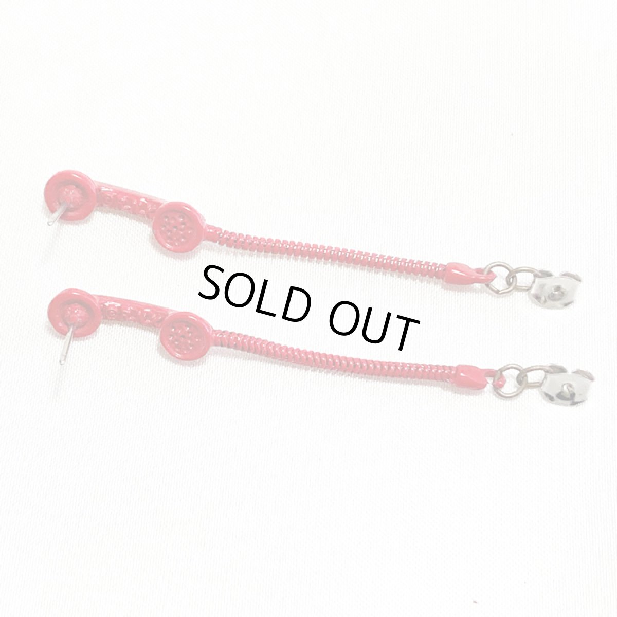 画像3: R.N.K 真っ赤な受話器のビンテージピアス   (3)