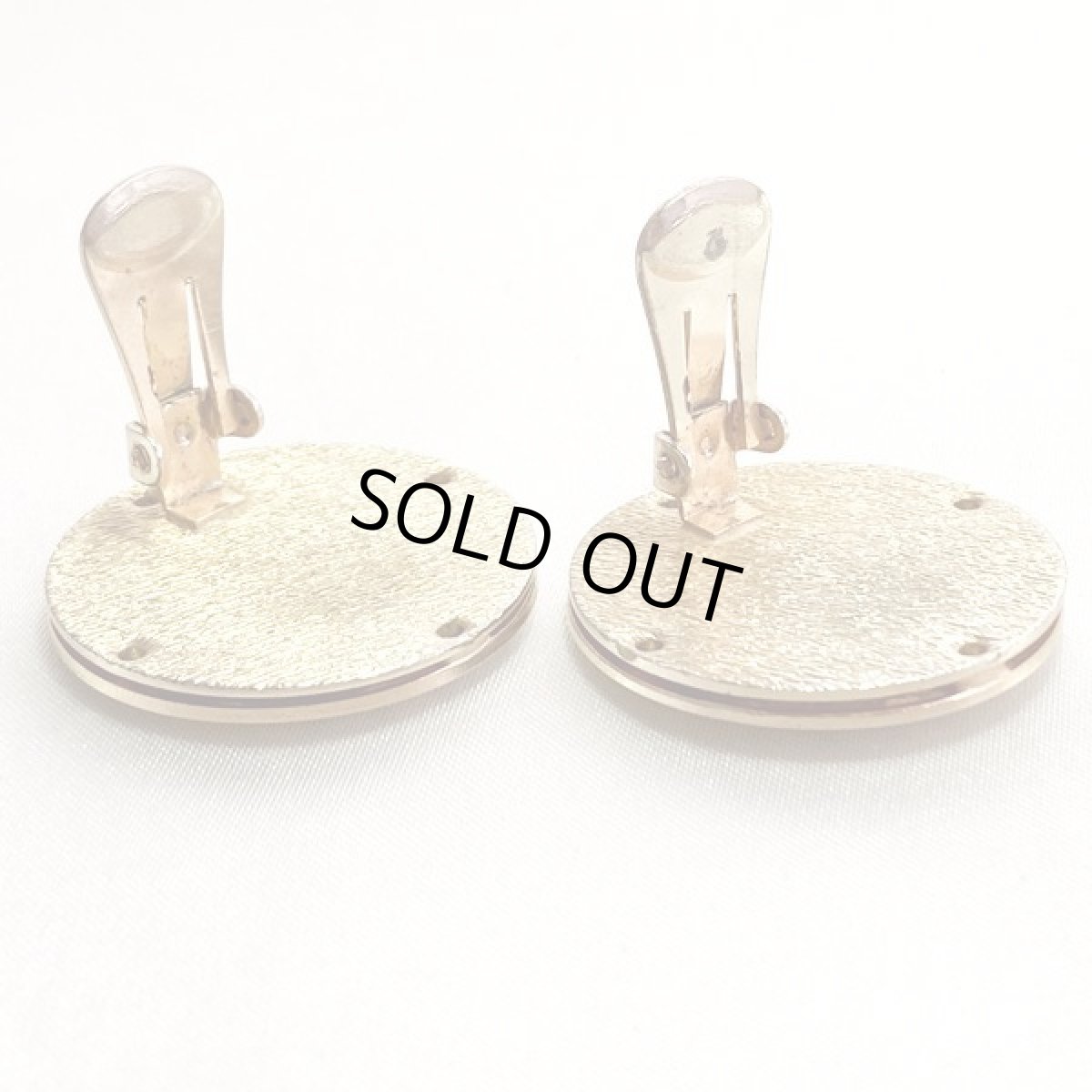 画像5: 1970's KRAMERクレイマー ビンテージイヤリング 大きな紋章 (5)