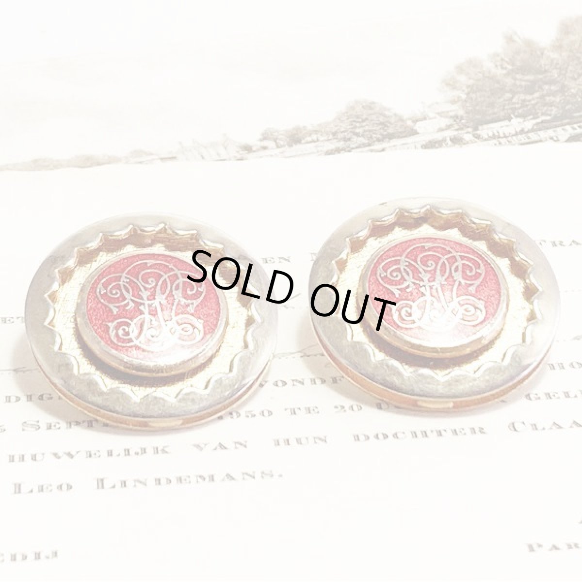 画像2: 1970's KRAMERクレイマー ビンテージイヤリング 大きな紋章 (2)