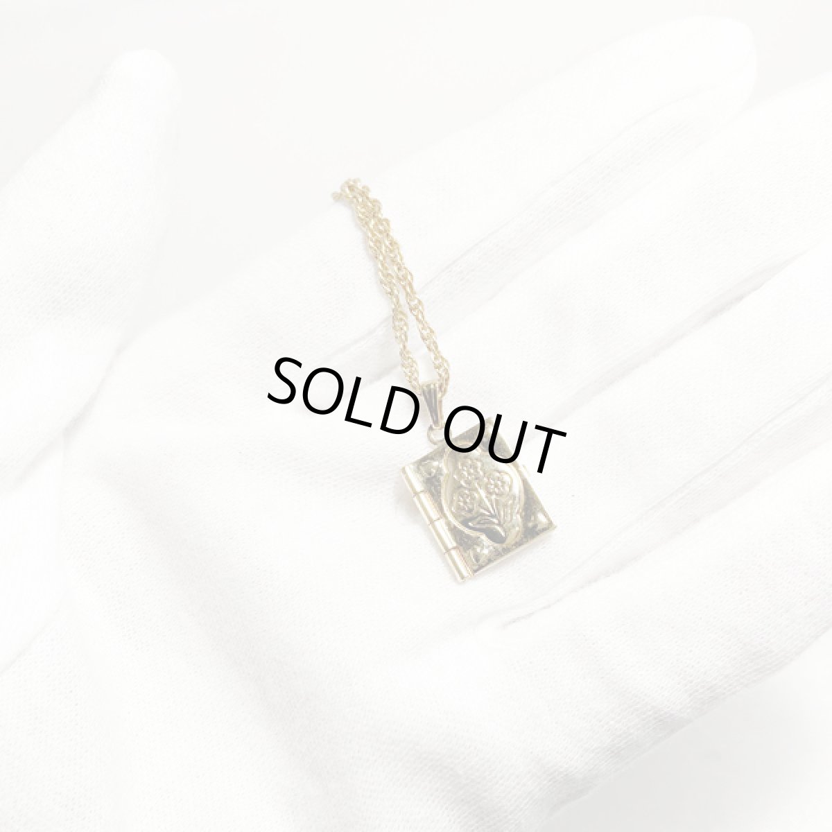 画像9: AVON エイボン  BOOKスタイル ロケットペンダント フラワーエンボスの ヴィンテージネックレス (9)