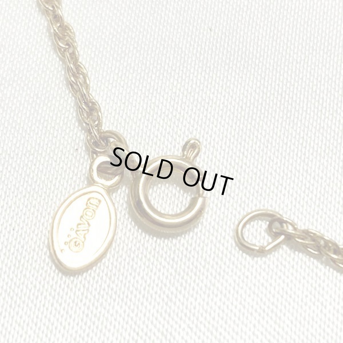 画像8: AVON エイボン  BOOKスタイル ロケットペンダント フラワーエンボスの ヴィンテージネックレス (8)