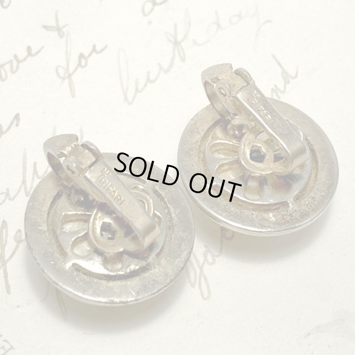 画像8: Trifari トリファリ ころんと可愛いフェイクパール イヤリング  ビンテージジュエリー  (8)