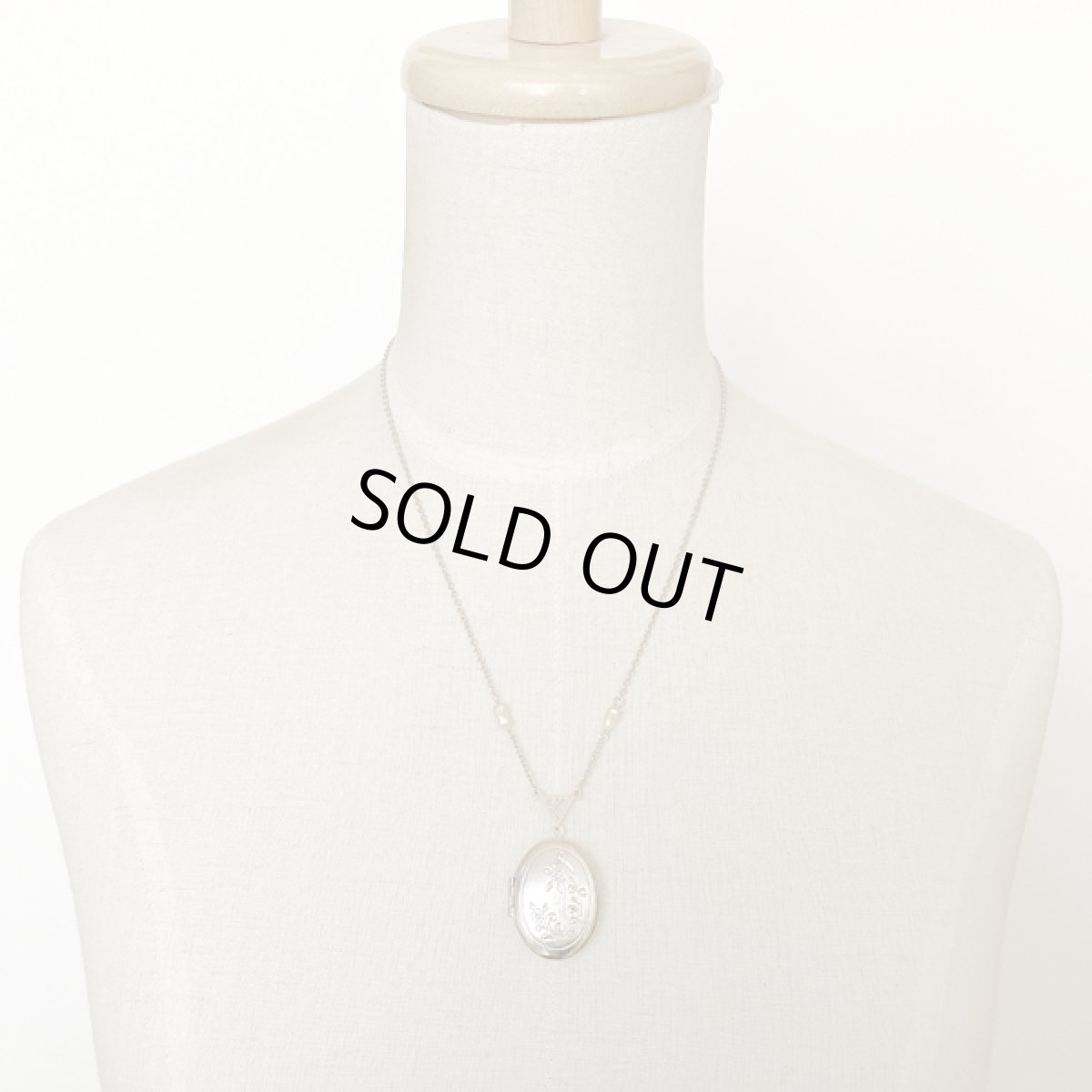 画像3: AVON エイボン ロケットペンダント フラワーエンボスの ヴィンテージネックレス (3)