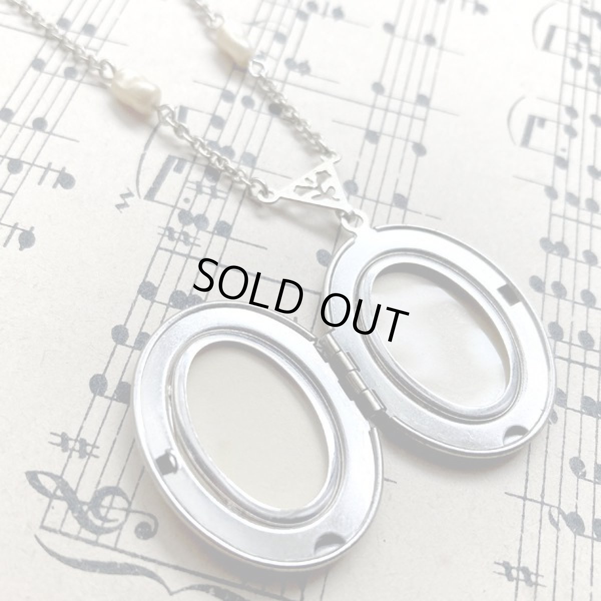 画像10: AVON エイボン ロケットペンダント フラワーエンボスの ヴィンテージネックレス (10)