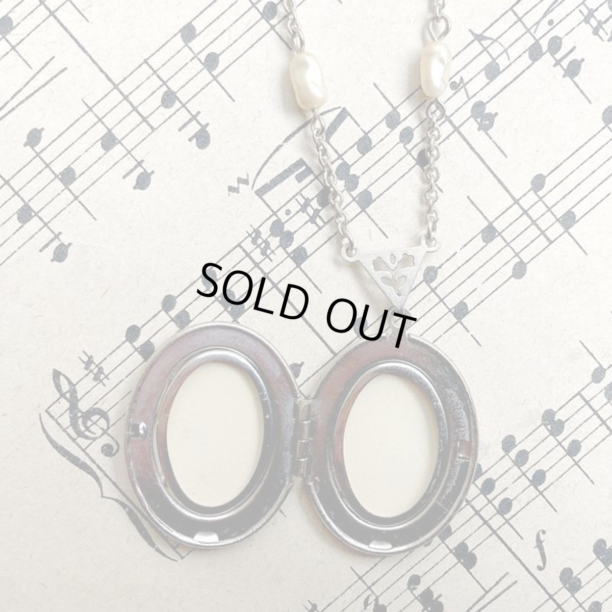 画像9: AVON エイボン ロケットペンダント フラワーエンボスの ヴィンテージネックレス (9)