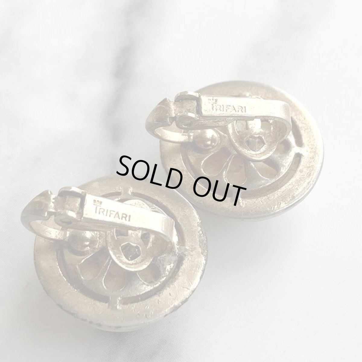 画像14: Trifari トリファリ ころんと可愛いフェイクパール イヤリング  ビンテージジュエリー  (14)