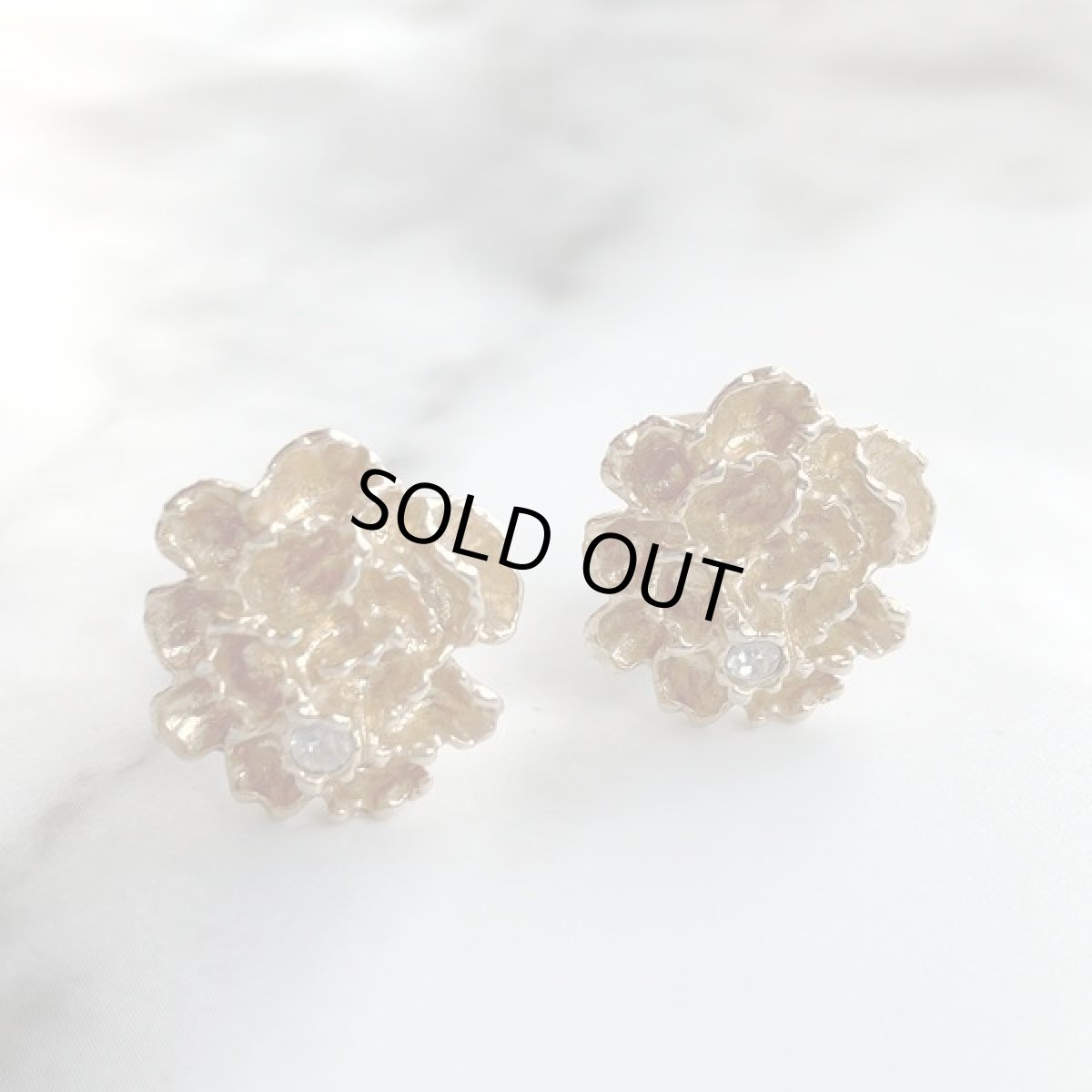 画像2: AVON エイボン フラワーデザインの可愛いゴールドプレート イヤリング クリップ式 (2)