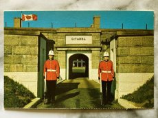 画像1: カナダ 海外ヴィンテージポストカード CITADEL城と衛兵 レトロポストカード通販 (1)