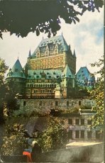 画像1: 1957年消印 切手 海外ヴィンテージポストカード シャトー・フロンテナック Château Frontenac 世界のアンティーク絵葉書 昔のポストカード (1)