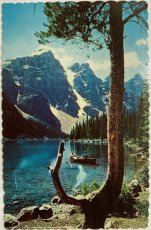 画像1: 1968年消印 切手 海外ヴィンテージポストカード Moraine Lake near Lake Louise 世界のアンティーク絵葉書 昔のポストカード (1)