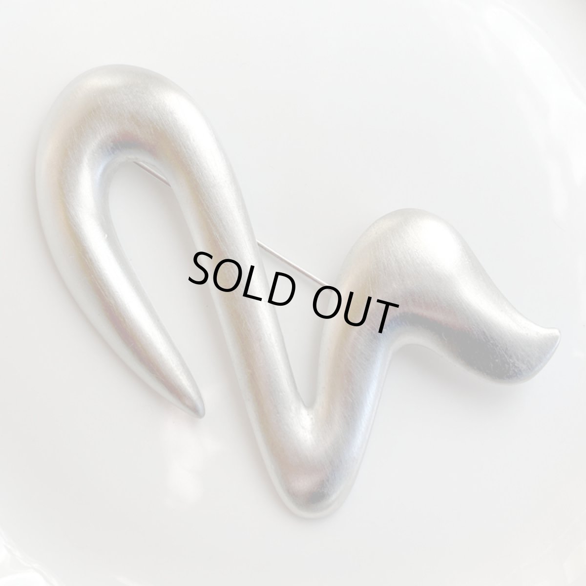 画像2: EXPRESS エキスプレス シルバープレート デザイン 大ぶり ヴィンテージブローチ 海外アクセサリー　 (2)