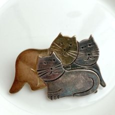 画像8: 英国 3匹の可愛い猫たちのブローチ ヴィンテージジュエリー ネコアクセサリー ネックレス 帯どめ (8)