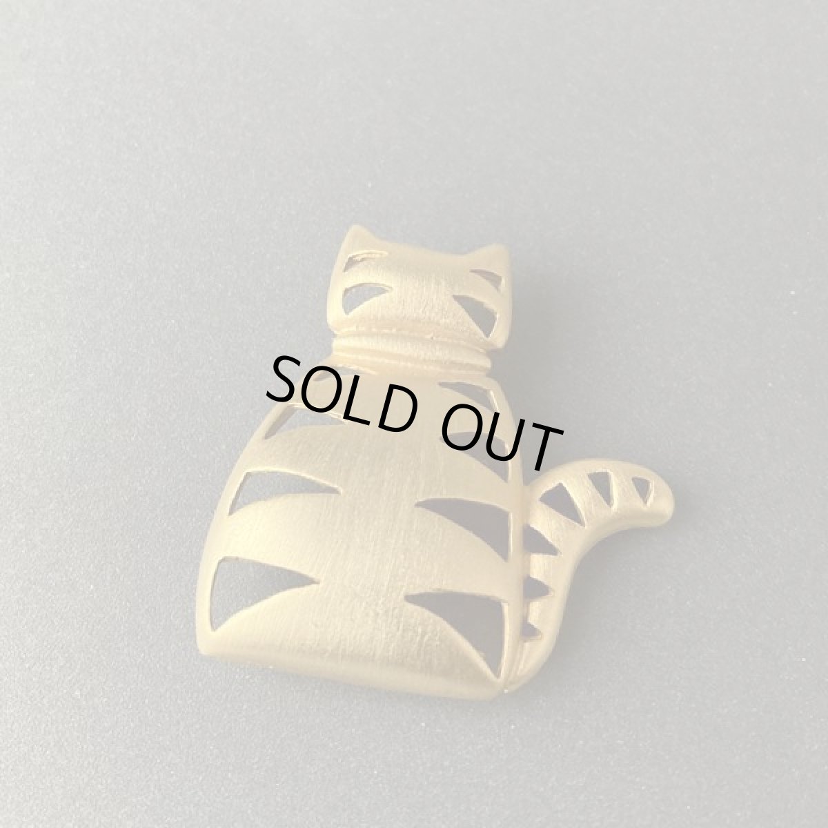 画像4: JJ ジェイジェイ 後ろ姿が可愛いトラネコ柄のネコブローチ ヴィンテージジュエリー CAT 猫アクセサリー (4)