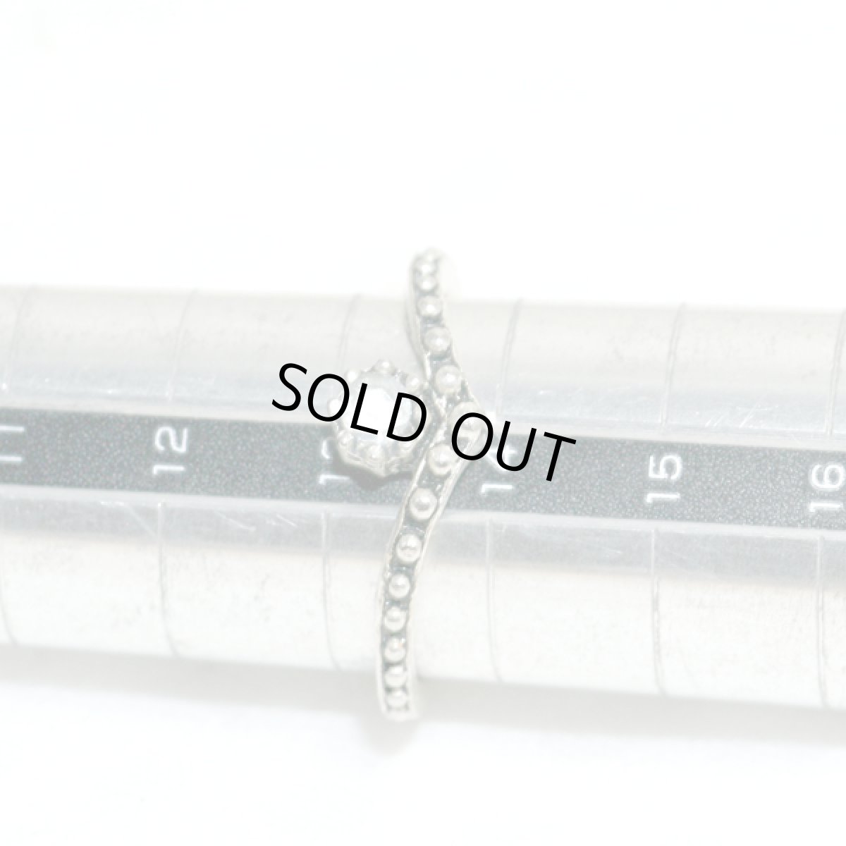 画像5: アメリカ ヴィンテージ リング サイズ13〜14号 Vラインデザインクリアラインストーン メンズ  レディース指輪 (5)