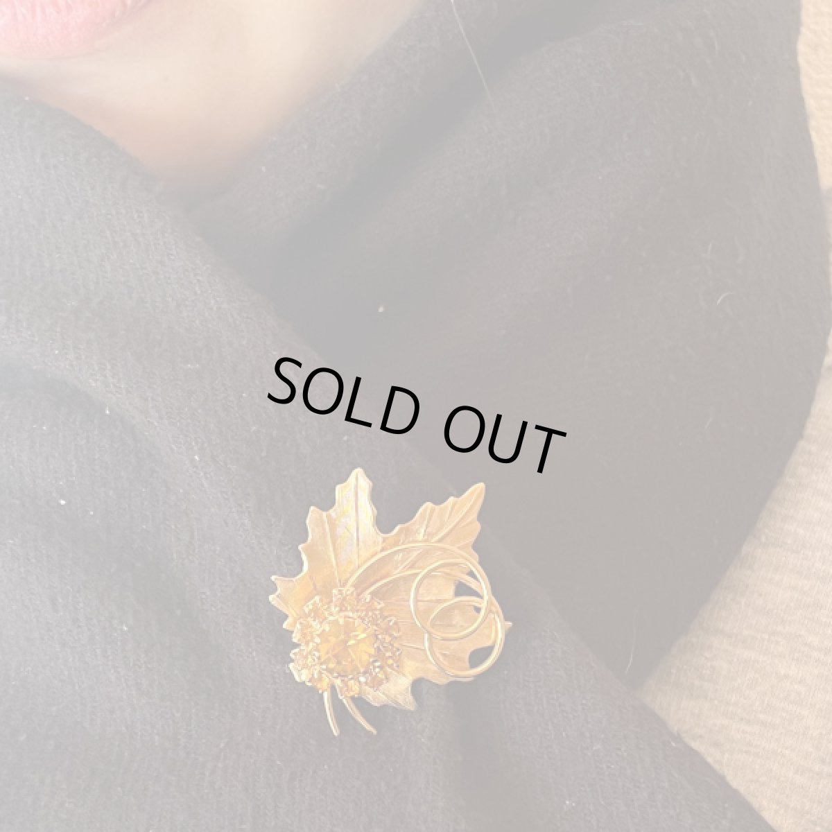 画像10: アメリカ 1970年代 アイビーリーフ葉デザイン トパーズラインストーン ブローチ (10)