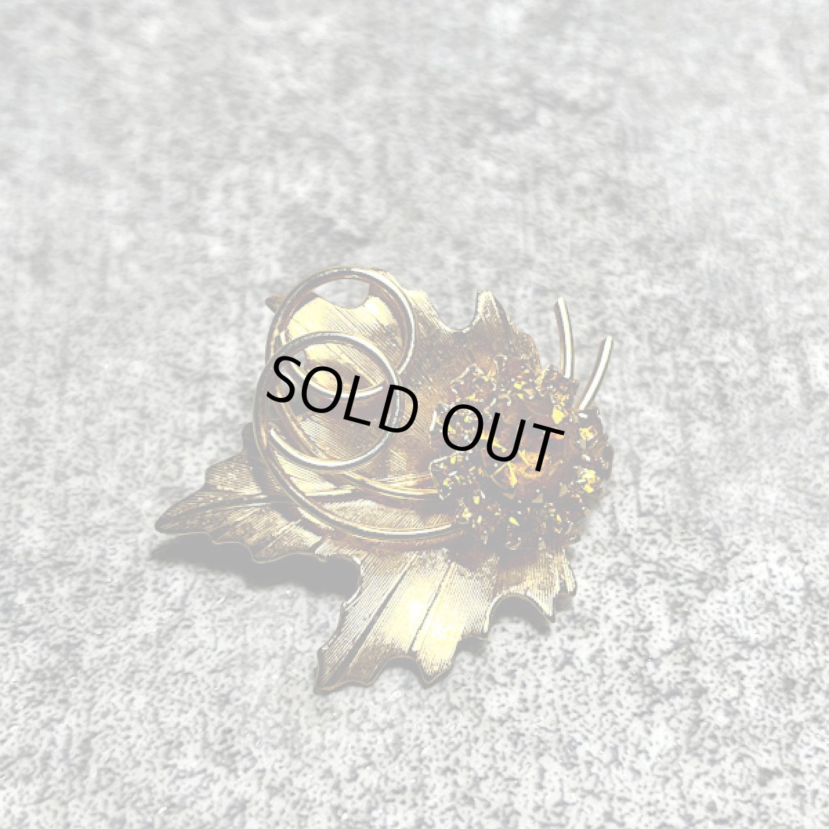 画像4: アメリカ 1970年代 アイビーリーフ葉デザイン トパーズラインストーン ブローチ (4)