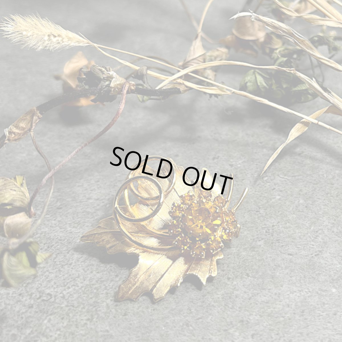 画像2: アメリカ 1970年代 アイビーリーフ葉デザイン トパーズラインストーン ブローチ (2)