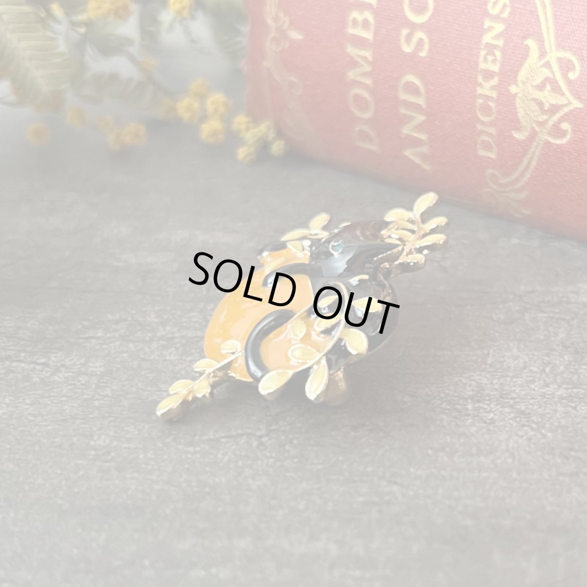 画像3:  植木鉢にのる黒ネコちゃん エナメル細工 ヴィンテージブローチ 福猫 (3)