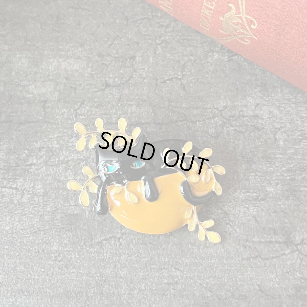 画像8:  植木鉢にのる黒ネコちゃん エナメル細工 ヴィンテージブローチ 福猫 (8)