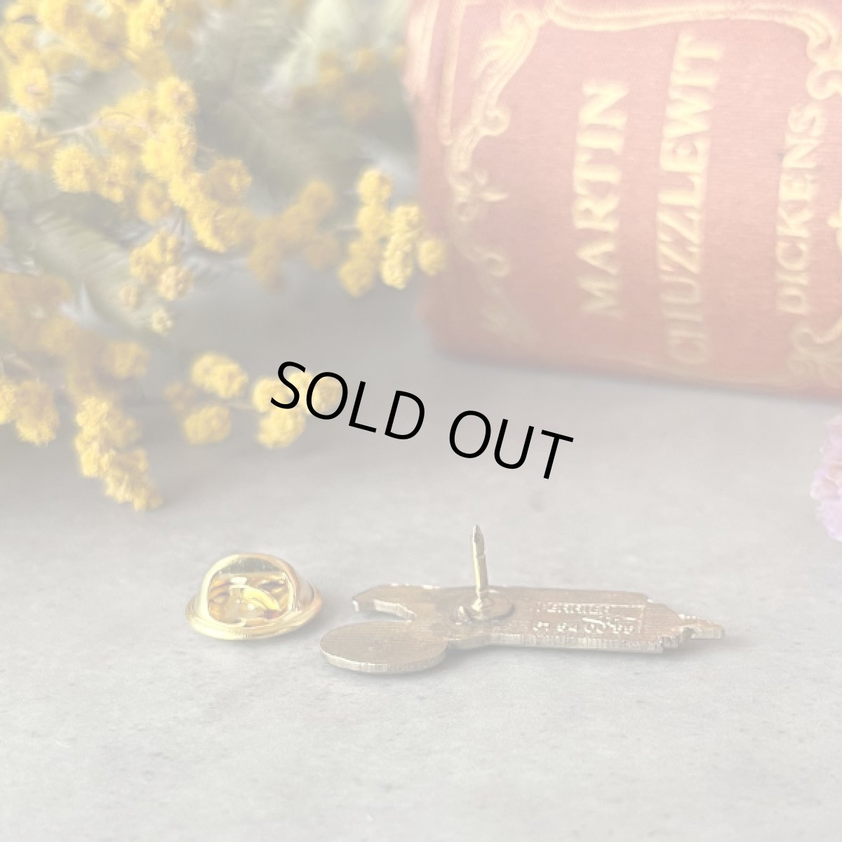 画像4: フランス ヴィンテージ ピンバッジ ESSO エッソの象徴タイガーが走るデザイン (4)