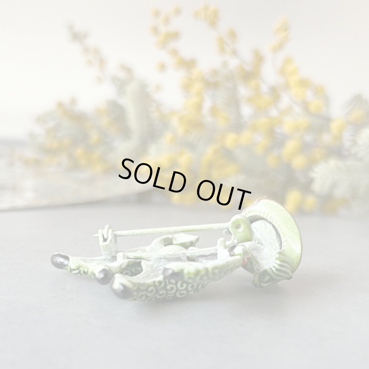 画像7: JJブランド(ジェイジェイ)ヴィンテージ ブローチ  帽子とスカーフを巻いたおしゃれなトイプードル犬 (7)