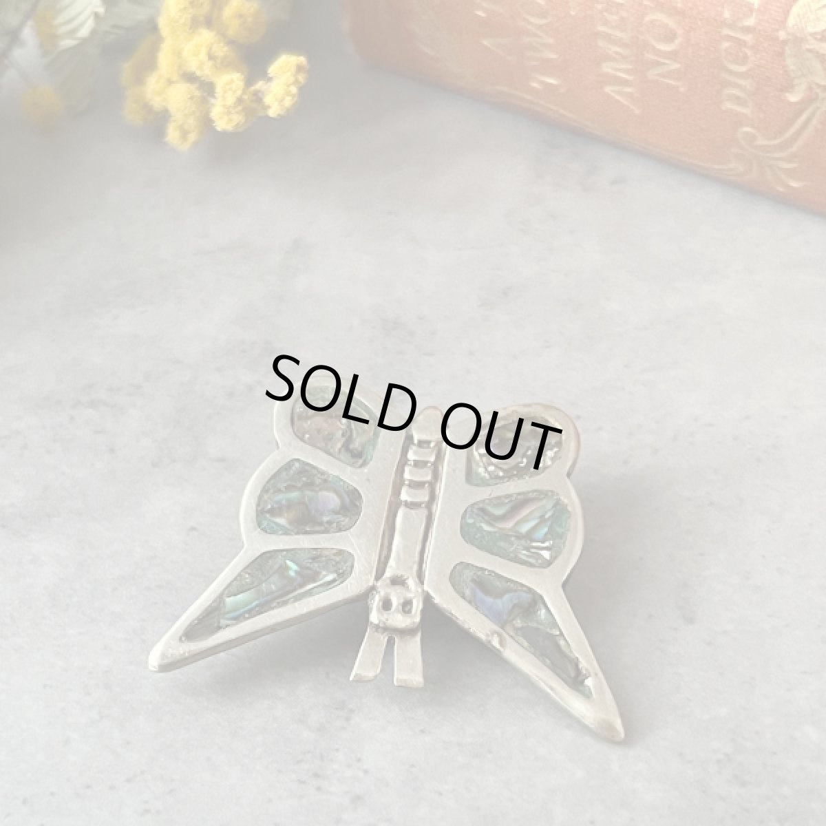 画像3: 英国ヴィンテージブローチ 天然貝アバロン貝 優雅な蝶 (3)