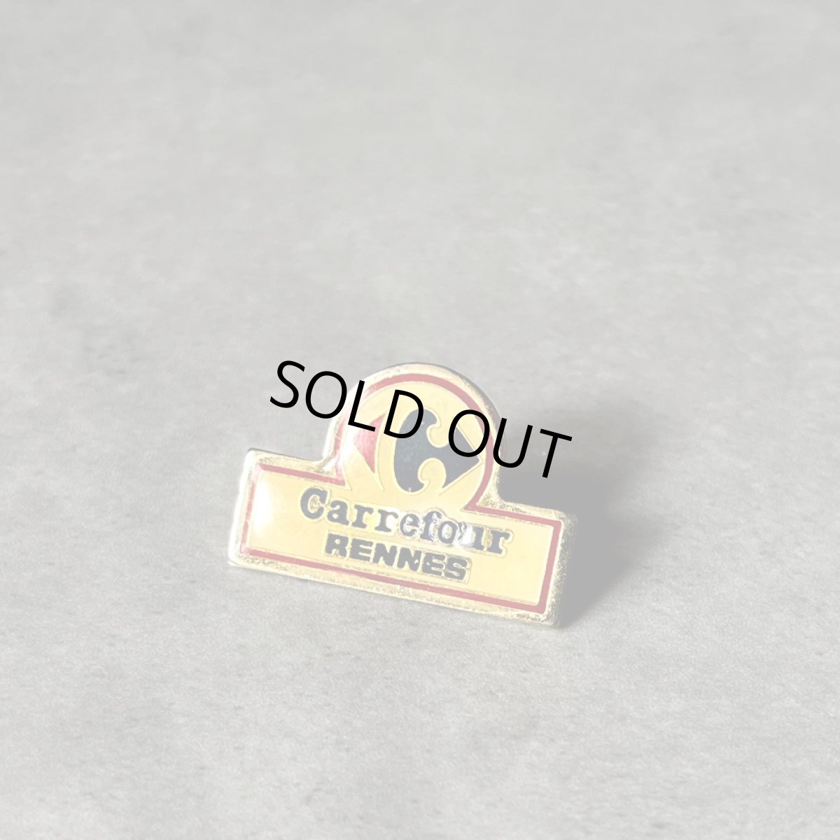 画像2: フランス ヴィンテージ ピンバッジ Carrefour RENNES カルフール (2)