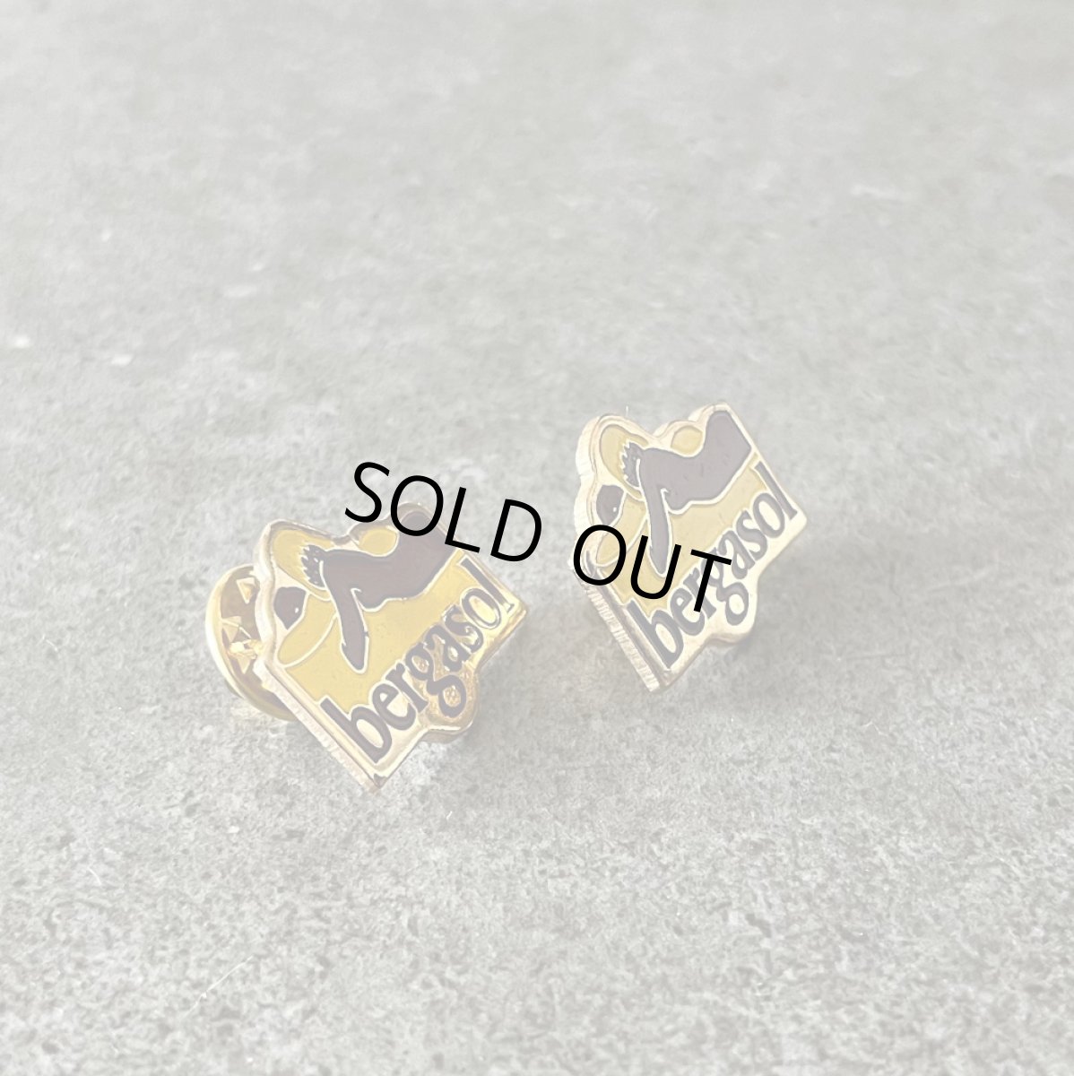 画像3: 2個セット フランス ヴィンテージ ピンバッジ bergasol ノベルティグッズ (3)