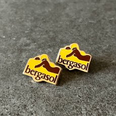 画像2: 2個セット フランス ヴィンテージ ピンバッジ bergasol ノベルティグッズ (2)