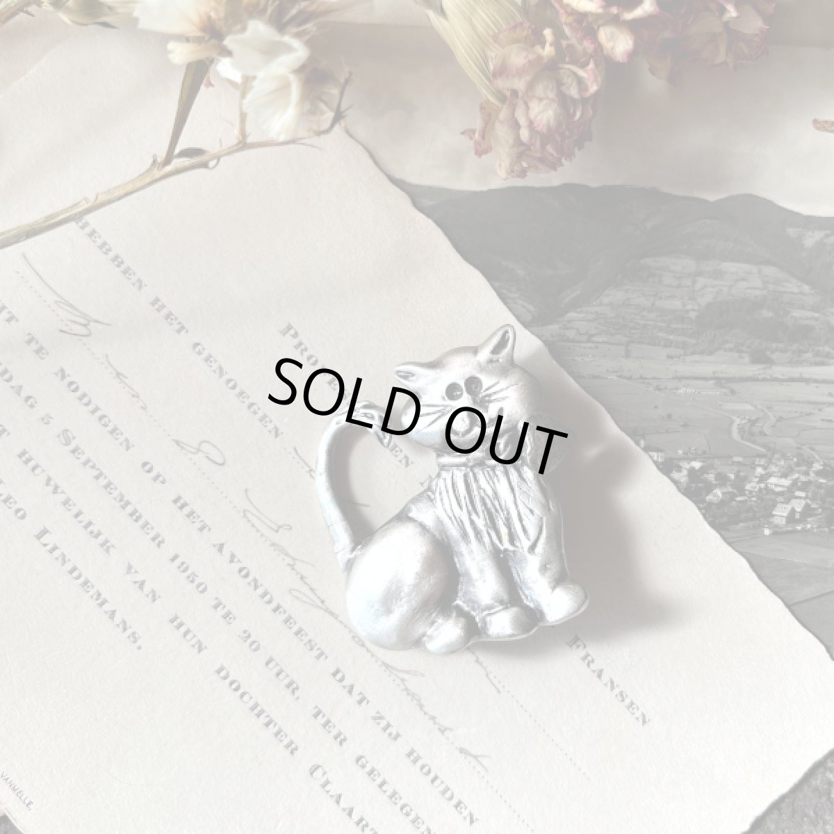 画像2: アメリカ 揺れるハート キュートなシルバートーン ヴィンテージブローチ (2)