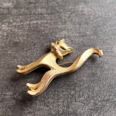 画像5: アメリカ しっぽ猫ブローチ ねこ キャットアクセサリー CAT Brooch アンティークブローチ ゴールドトーン (5)