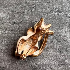 画像7: アメリカ パール猫ブローチ 夢見るミルクティーキャット CAT Brooch アンティークブローチ (7)