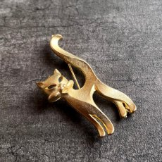 画像3: アメリカ しっぽ猫ブローチ ねこ キャットアクセサリー CAT Brooch アンティークブローチ ゴールドトーン (3)