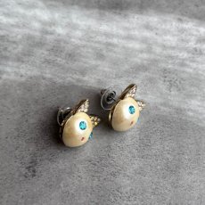 画像7: BETSEY JOHNSON 「静かなきらめきをまとった、小さな主役」ヴィンテージピアス 猫 (7)