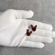 画像12: アメリカ ヴィンテージ「陽だまりの窓辺から」 愛らしいお顔のシャム猫ピアス　ハンドペイント (12)