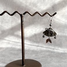 画像6: アメリカ ヴィンテージ「実りを運ぶ 小さな旅人」 シングル象ピアス ゾウ  健康 長寿シングル 片耳ピアス (6)