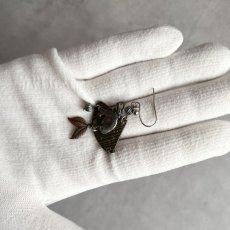 画像10: アメリカ ヴィンテージ「実りを運ぶ 小さな旅人」 シングル象ピアス ゾウ  健康 長寿シングル 片耳ピアス (10)