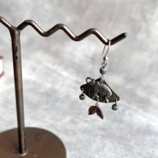 画像8: アメリカ ヴィンテージ「実りを運ぶ 小さな旅人」 シングル象ピアス ゾウ  健康 長寿シングル 片耳ピアス (8)