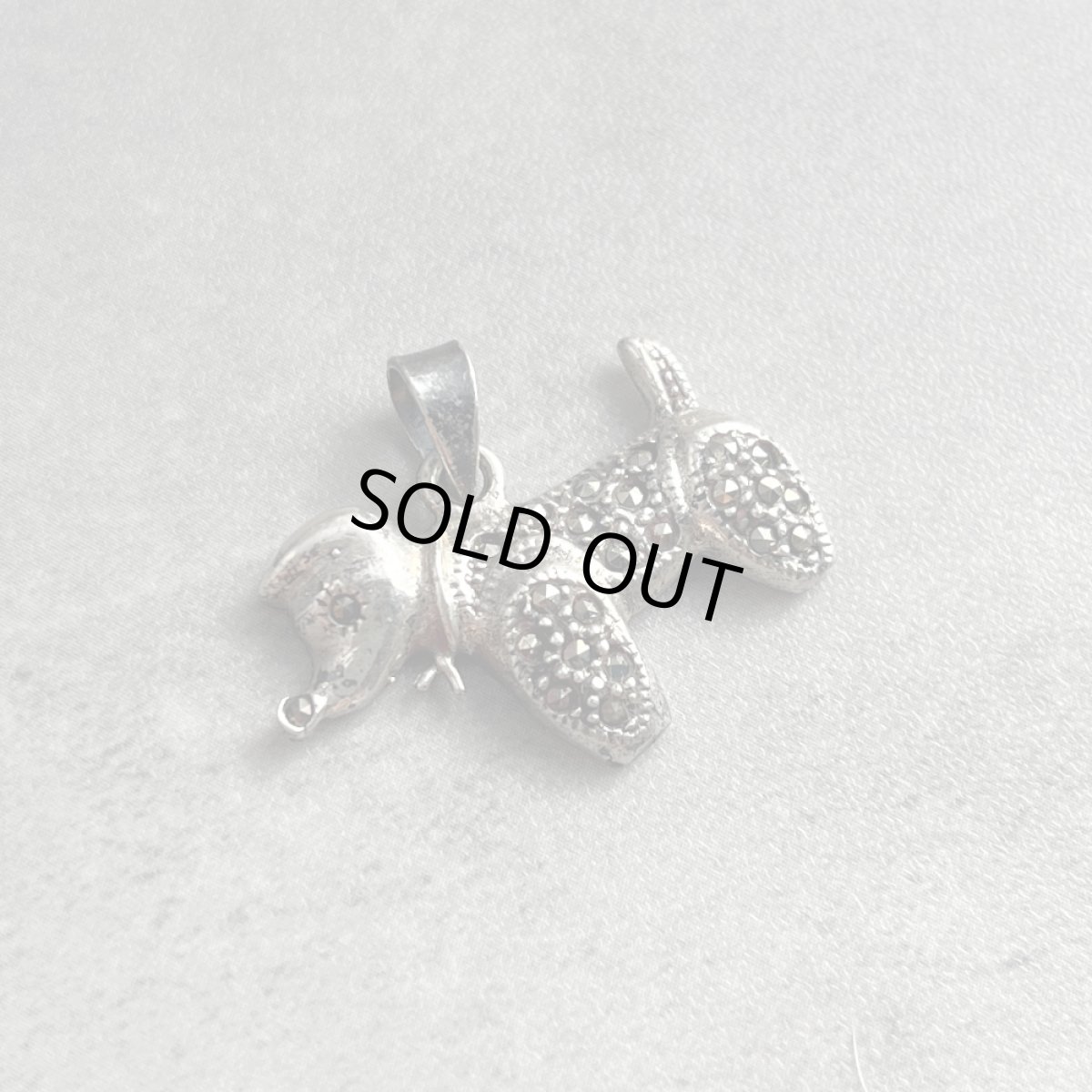 画像11: 英国 刻印925 シルバーチャーム 「忠誠と幸運を運ぶ、小さな銀の友」マルカジット 犬 ヴィンテージチャーム 魔除け お守り (11)