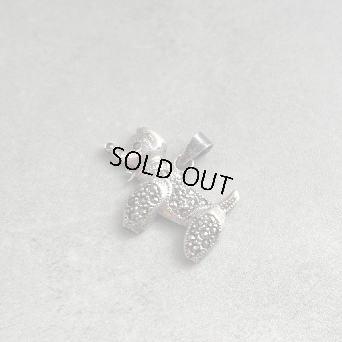 画像12: 英国 刻印925 シルバーチャーム 「忠誠と幸運を運ぶ、小さな銀の友」マルカジット 犬 ヴィンテージチャーム 魔除け お守り (12)