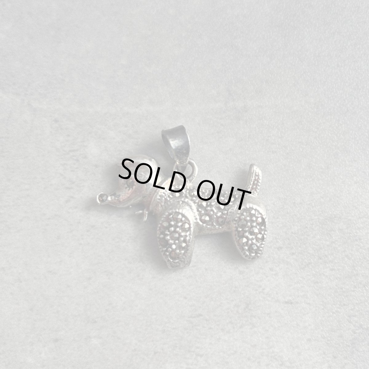 画像15: 英国 刻印925 シルバーチャーム 「忠誠と幸運を運ぶ、小さな銀の友」マルカジット 犬 ヴィンテージチャーム 魔除け お守り (15)